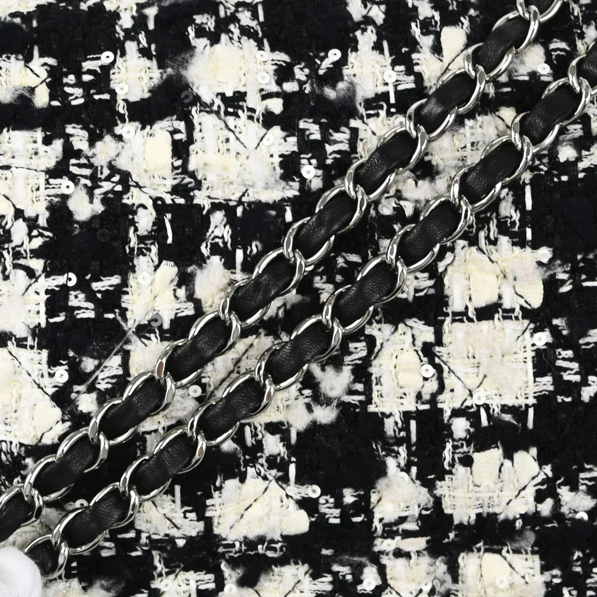 Chanel 2004-2005 White Black Tweed Medium Classic Double Flap Shoulder Bag - Image 6