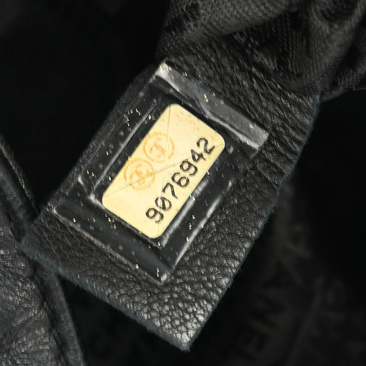 Chanel 2004-2005 Black Calfskin Around Chain Hobo Handbag - Image 9