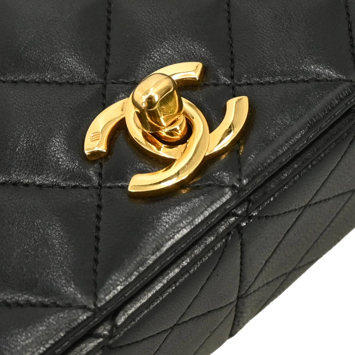 Chanel 1989-1991 Black Lambskin Turnlock Small Full Flap Shoulder Bag - Image 4