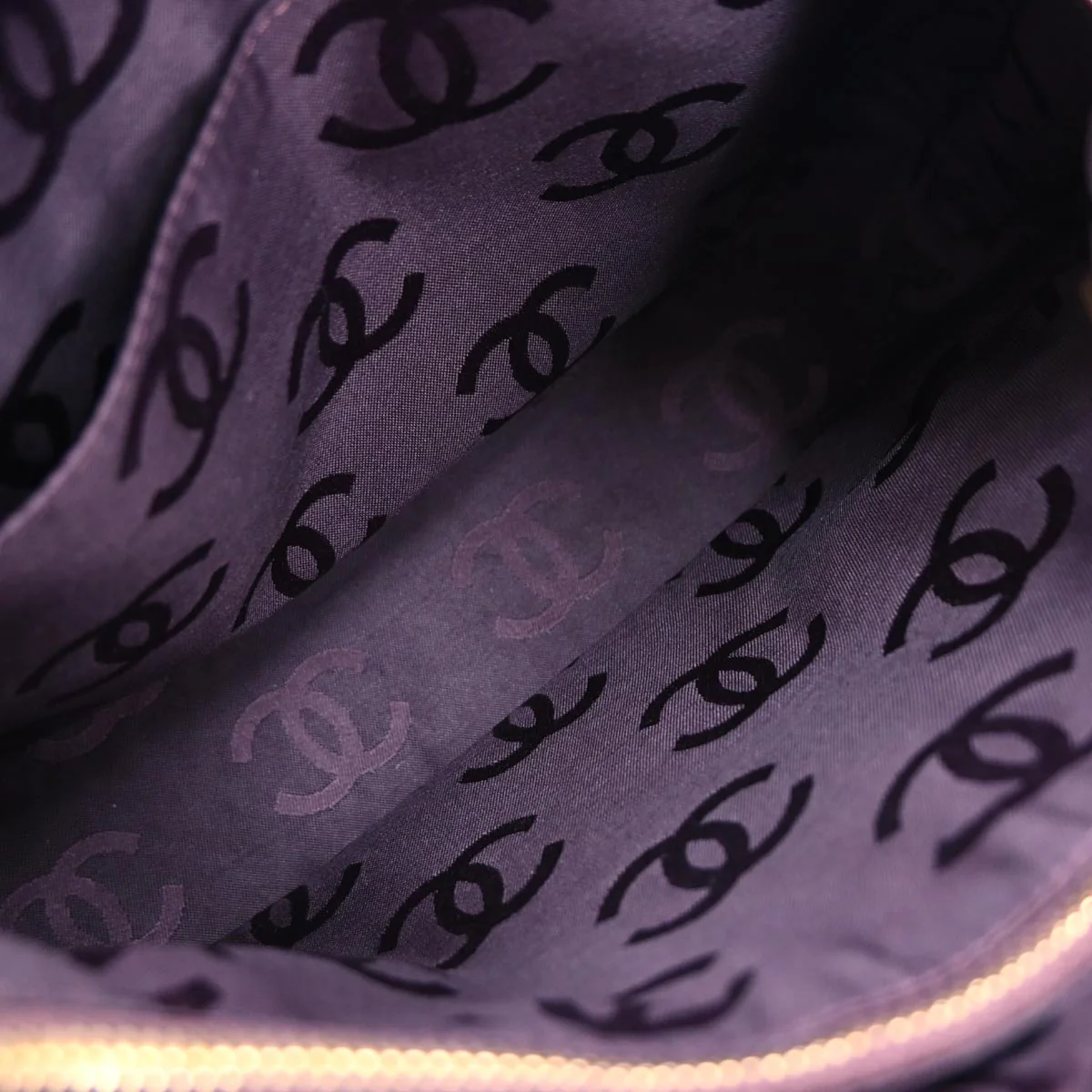 Chanel 2000-2002 Bordeaux Lambskin Chevron Handbag - Image 7