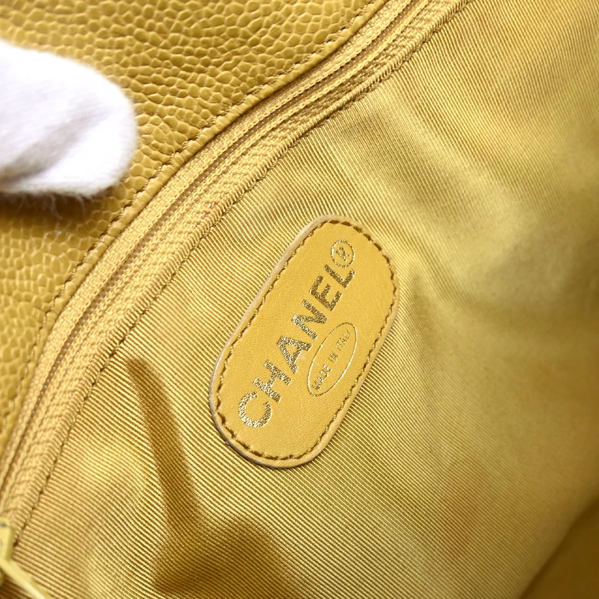 Chanel 1997-1999 Yellow Caviar Handbag - Image 8