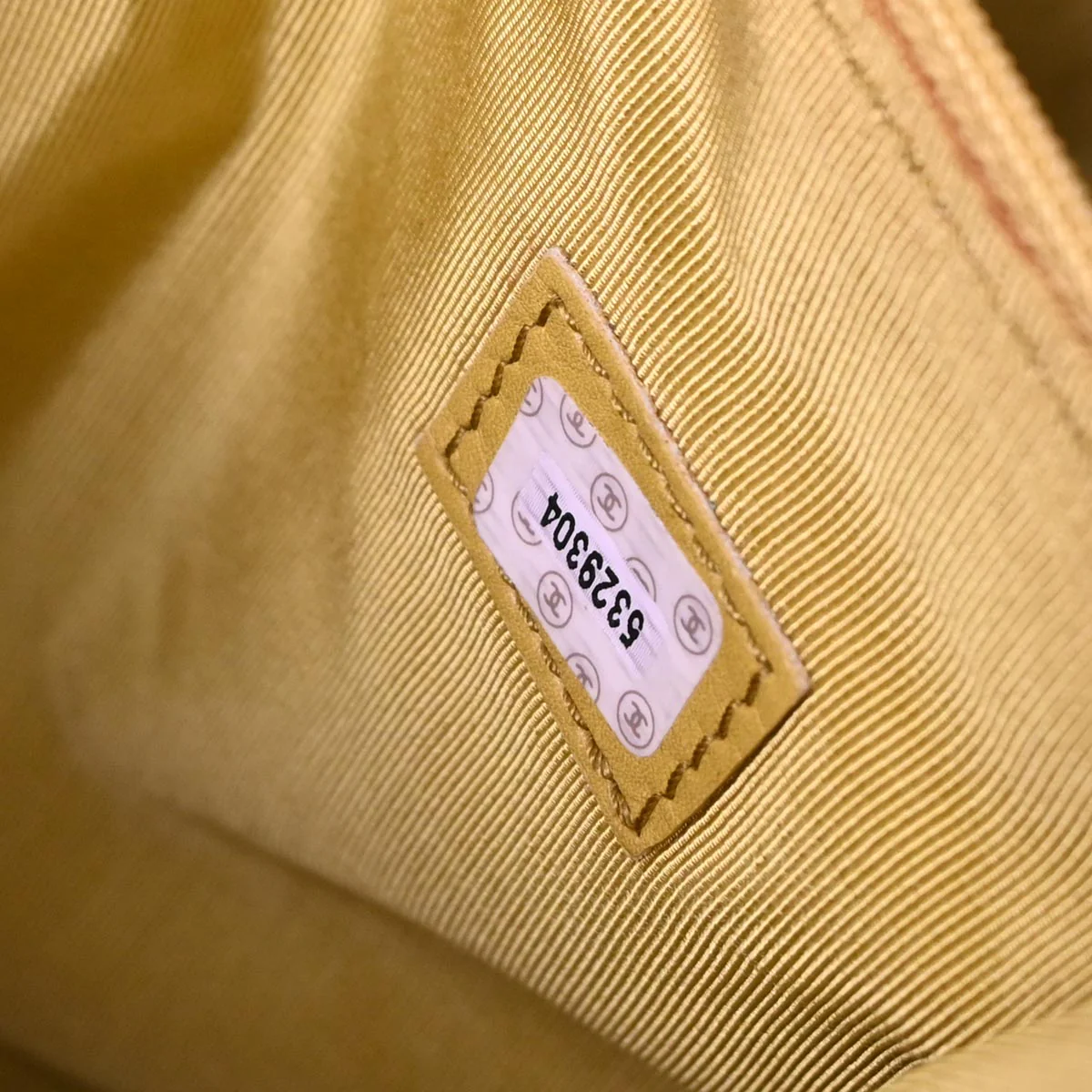 Chanel 1997-1999 Yellow Caviar Handbag - Image 9