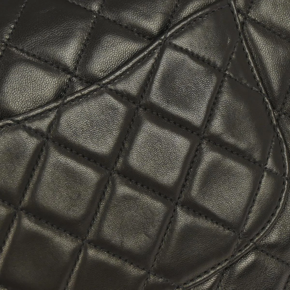 Chanel 1996-1997 Black Lambskin Single Flap Shoulder Bag - Image 4