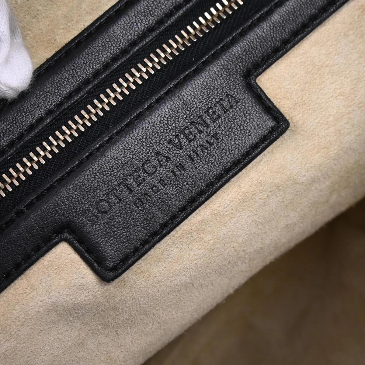 Bottega Veneta Black Lambskin Intrecciato Hobo Handbag - Image 9