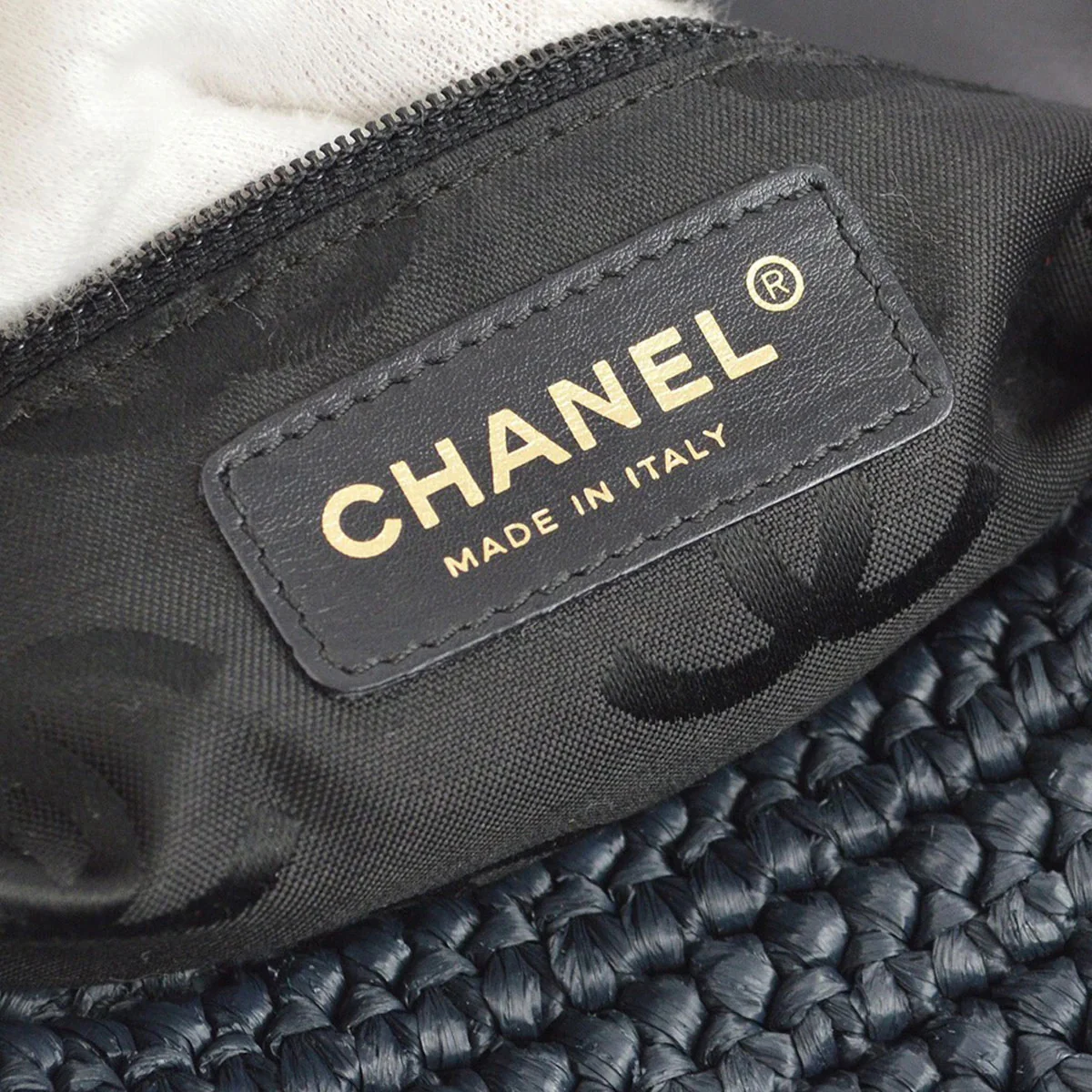Chanel 2005-2006 Black Straw Chain Shoulder Bag - Image 7