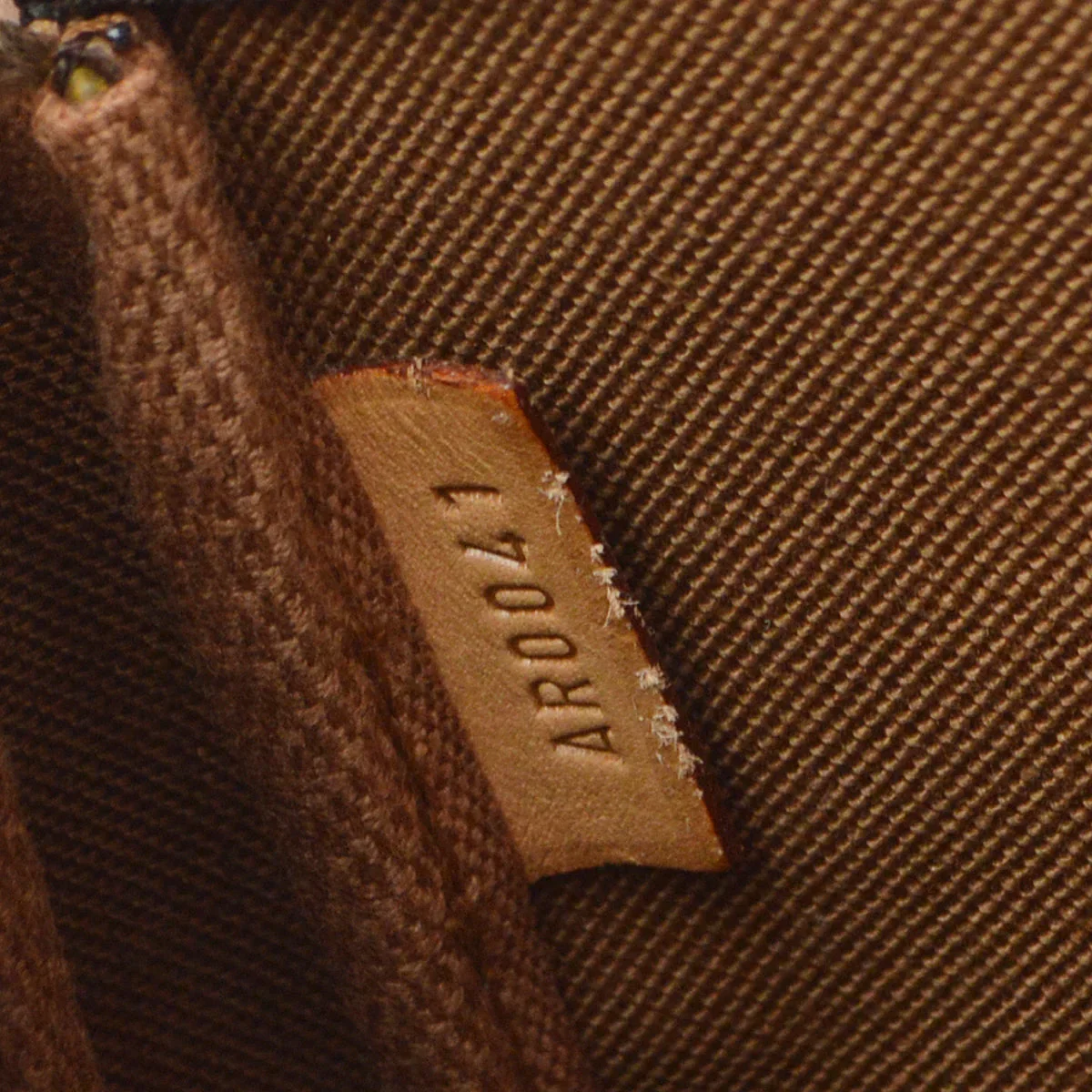 Louis Vuitton 2001 Khaki Graffiti Pochette Accessoires Handbag M92191 - Image 6