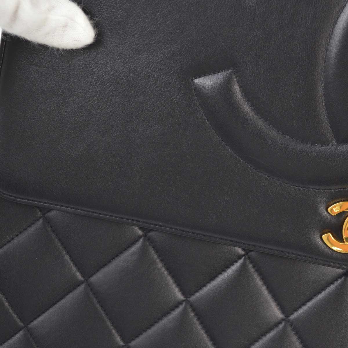 Chanel 1991-1994 Black Lambskin Classic Flap Maxi Jumbo Chain Shoulder Bag - Image 4