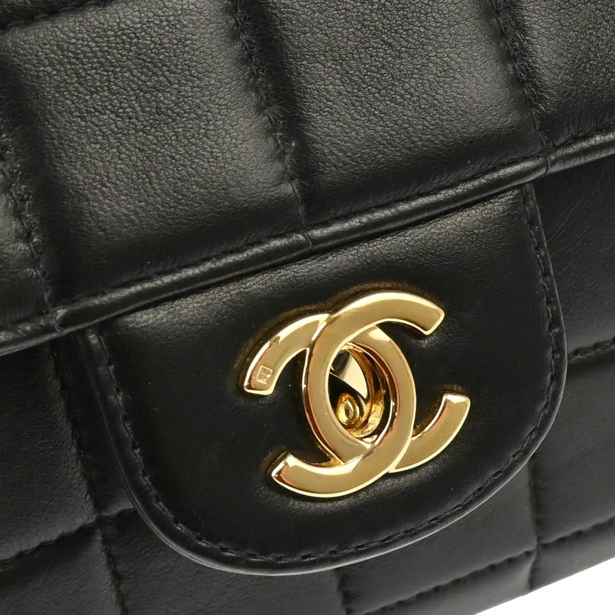 Chanel 2003-2004 Black Lambskin East West Choco Bar Shoulder Bag - Image 7