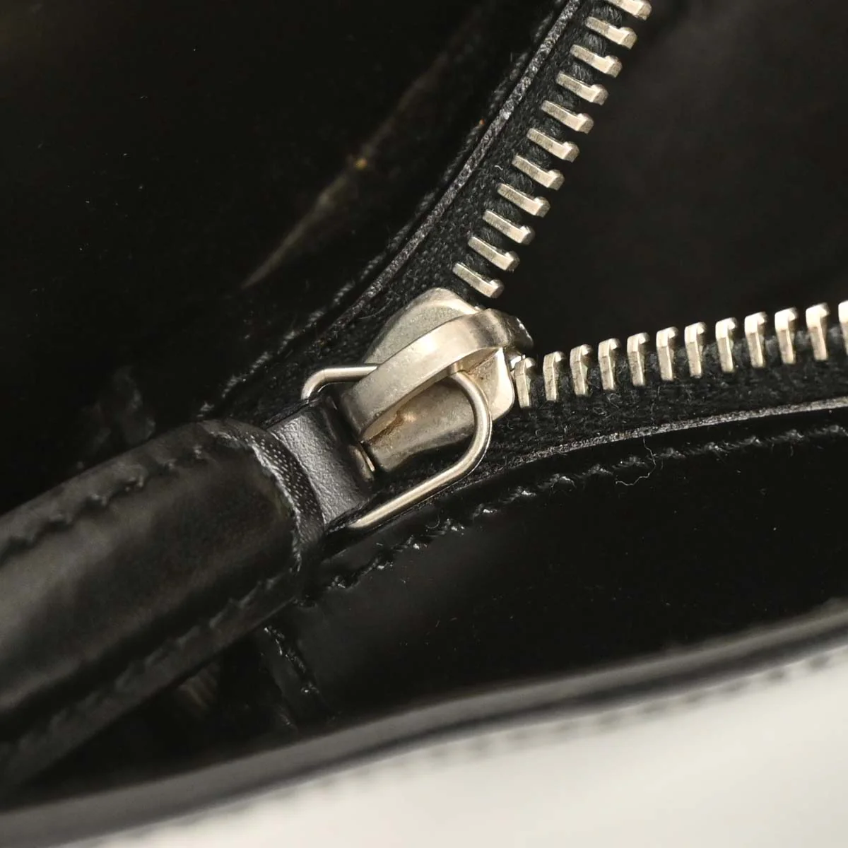 Salvatore Ferragamo Black Leather Handbag - Image 9