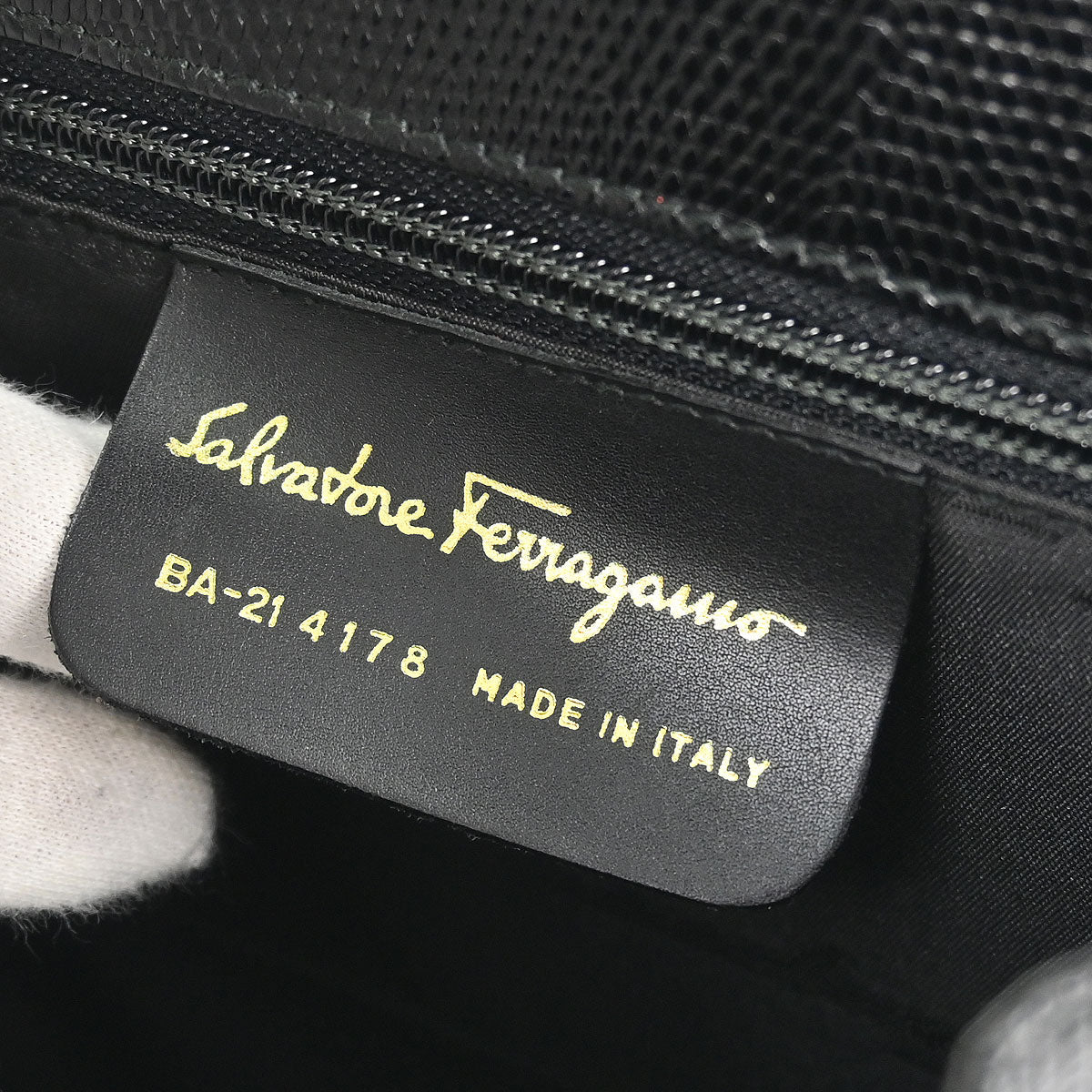 Salvatore Ferragamo Black Vara Bow Handbag - Image 10
