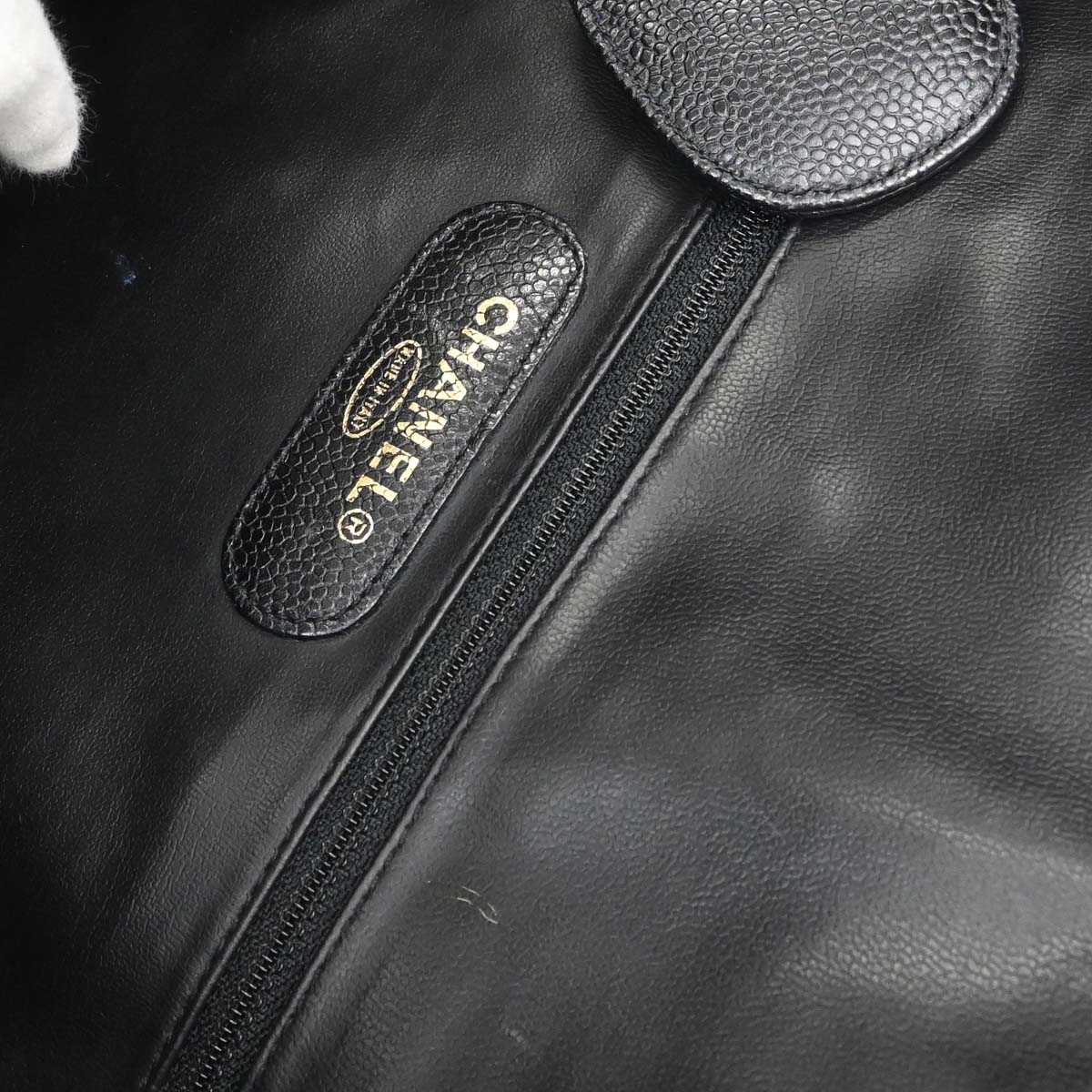 Chanel 1997-1999 Black Caviar Skin 2way Shoulder Duffle Handbag - Image 19