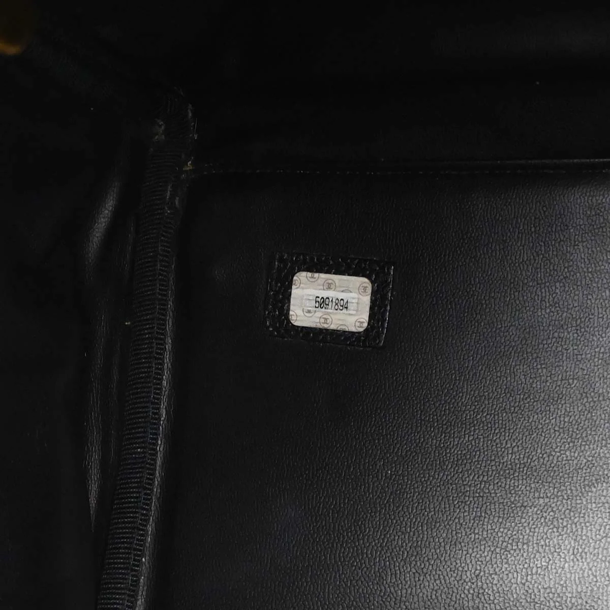 Chanel 1997-1999 Black Caviar Skin 2way Shoulder Duffle Handbag - Image 20