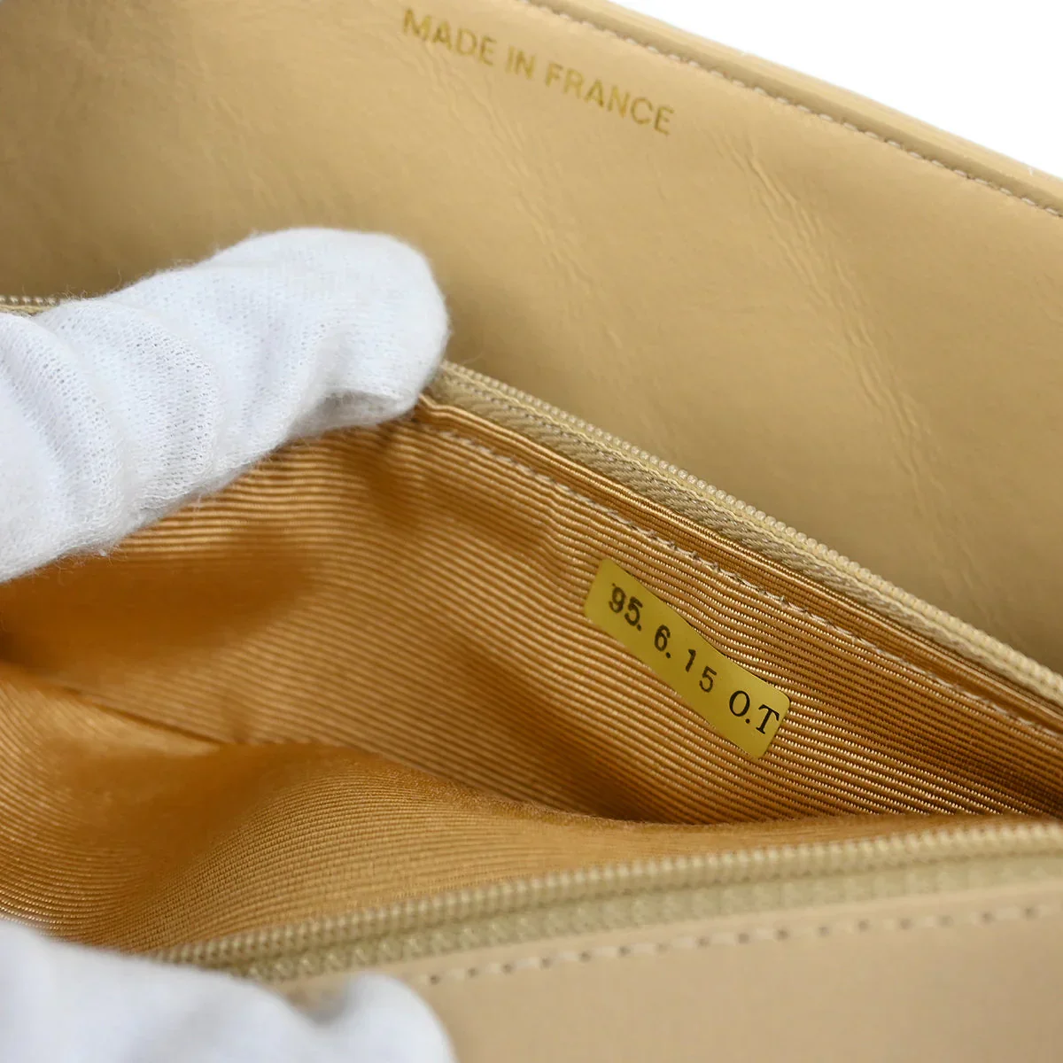 Chanel * 1994-1996 Beige Lambskin Medium Diana Shoulder Bag - Image 9