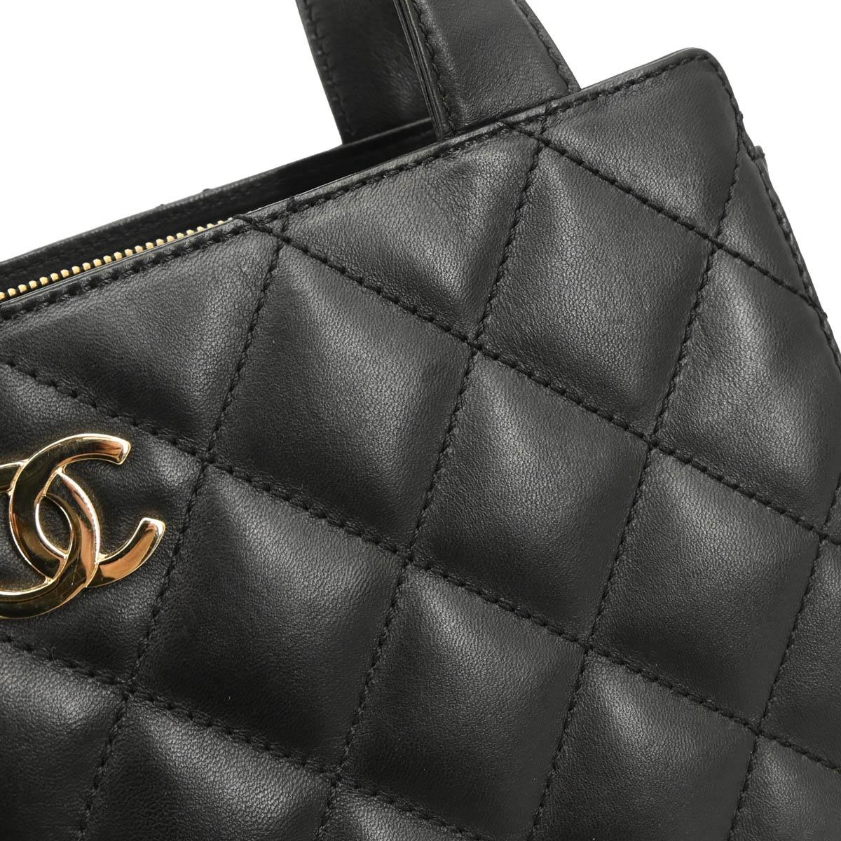 Chanel 2001-2003 Black Lambskin Handbag - Image 6