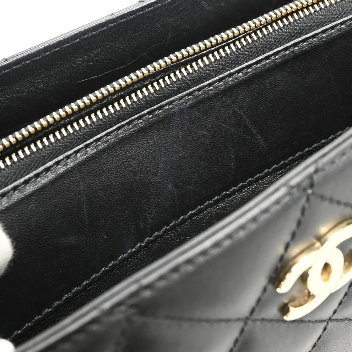 Chanel 2001-2003 Black Lambskin Handbag - Image 8
