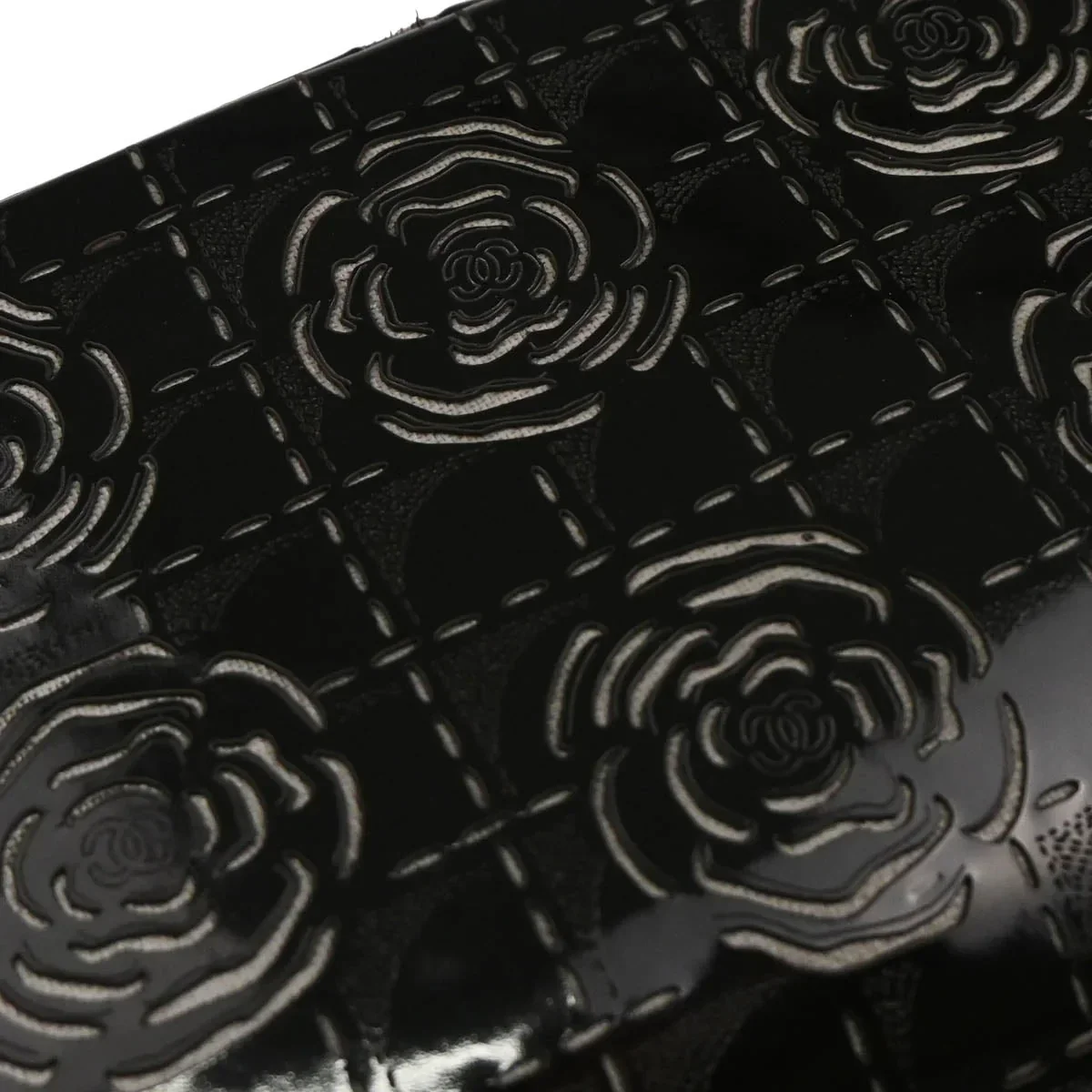 Chanel 2001-2003 Patent Leather Camellia Cutout East West Bag - Image 8