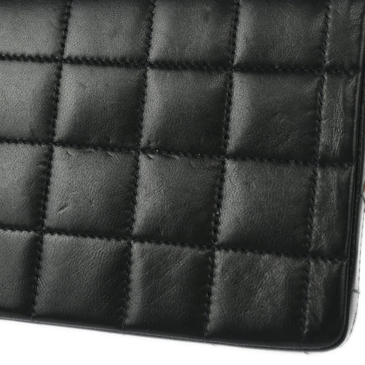 Chanel 2003-2004 Black Lambskin East West Choco Bar Shoulder Bag - Image 5