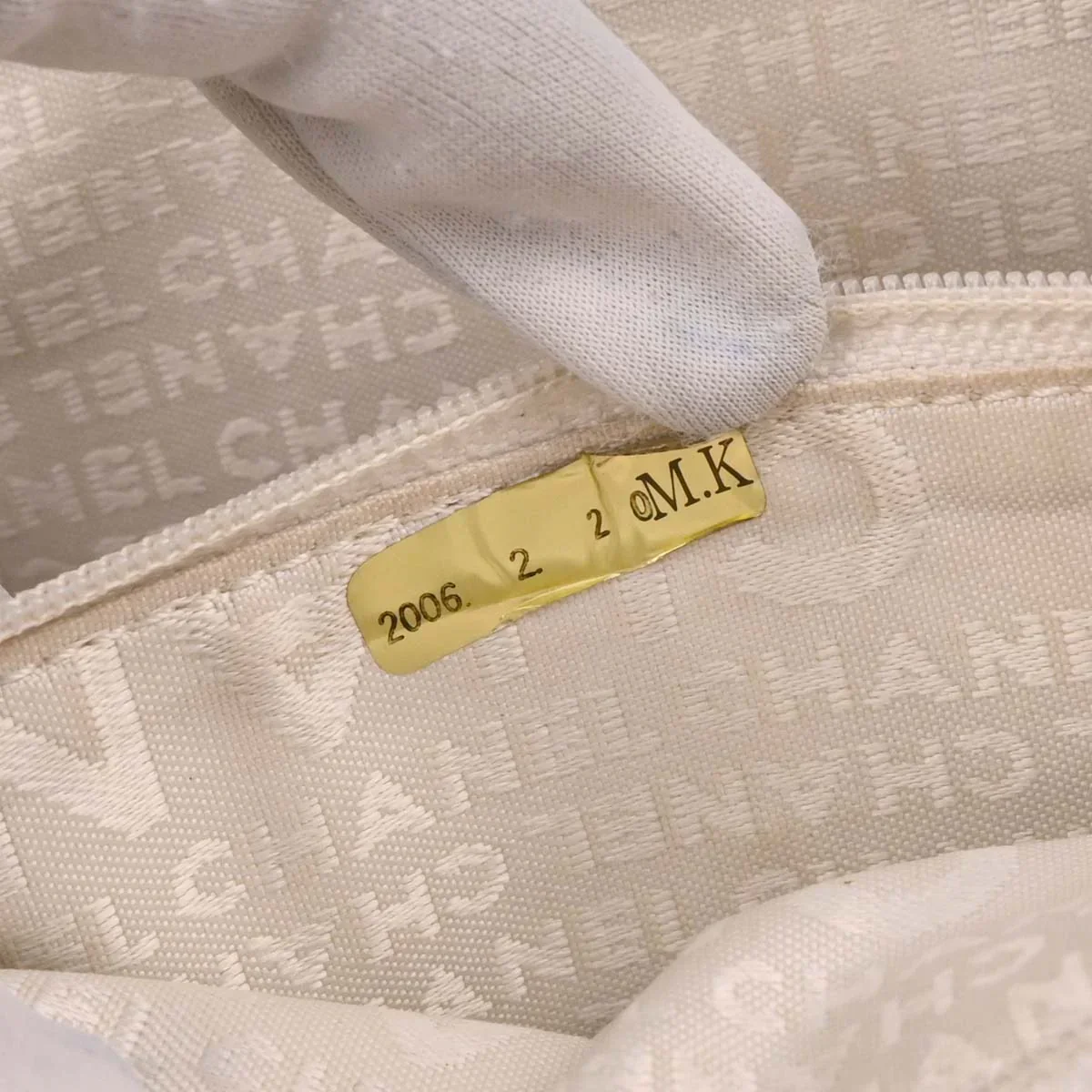 Chanel 2005-2006 Pink Canvas Valentine Chain Shoulder Bag - Image 9