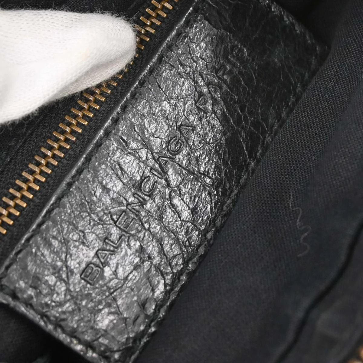 Balenciaga Black Leather The Hip Handbag - Image 9