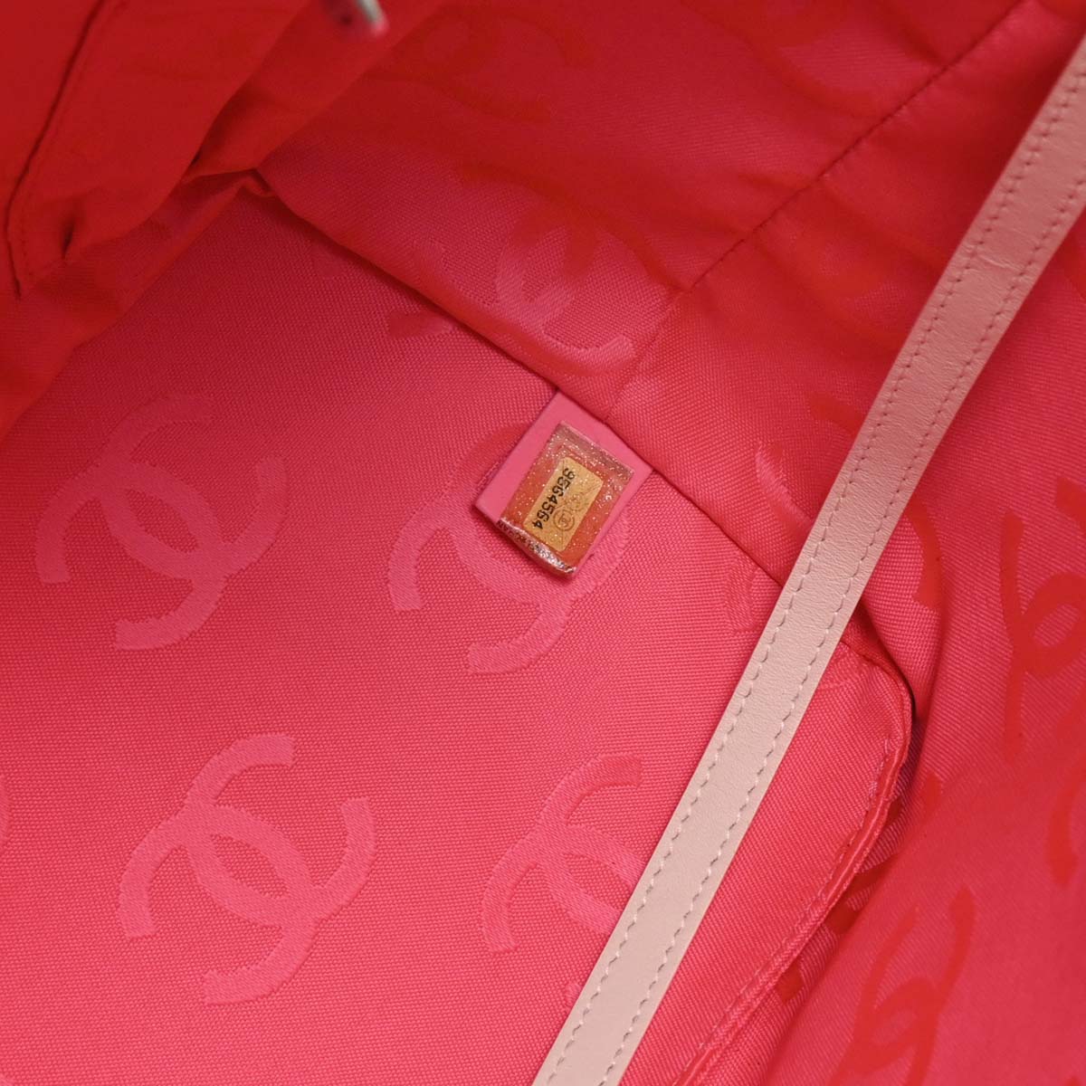 Chanel 2004-2005 White Calfskin Cambon Ligne Tote Handbag - Image 8