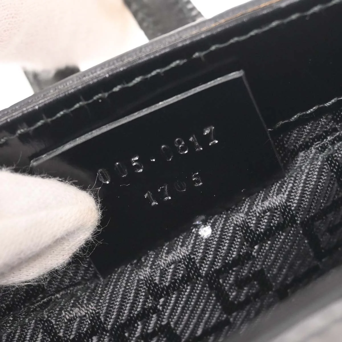 Gucci Black Patent Leather Handbag - Image 18