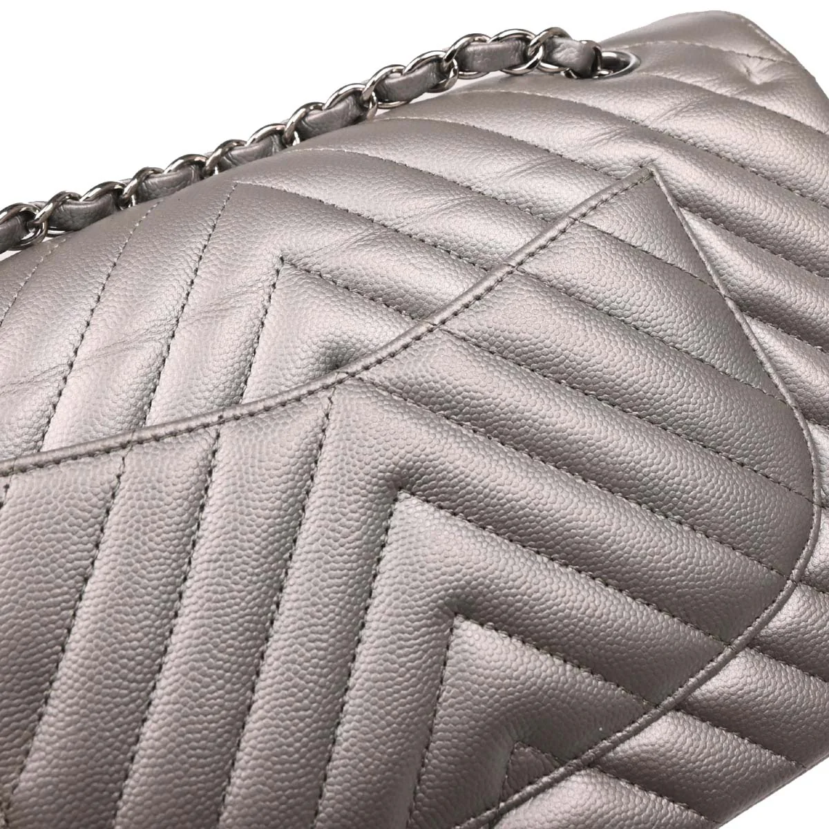 Chanel 2016-2017 Silver Caviar Chevron Medium Classic Double Flap Shoulder Bag - Image 7
