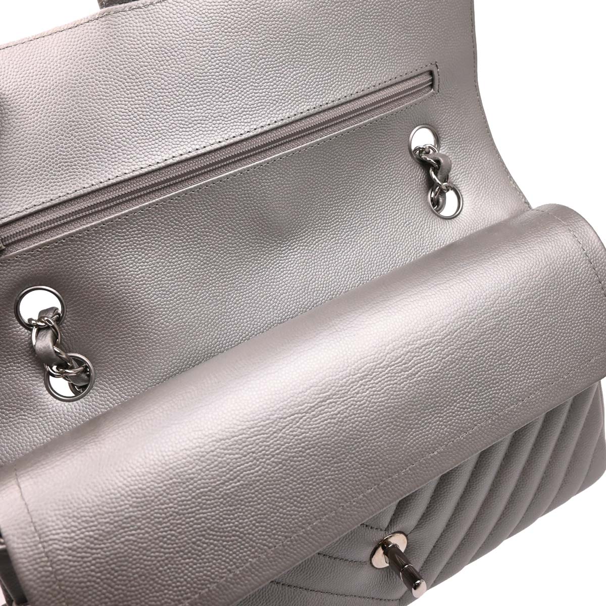 Chanel 2016-2017 Silver Caviar Chevron Medium Classic Double Flap Shoulder Bag - Image 8