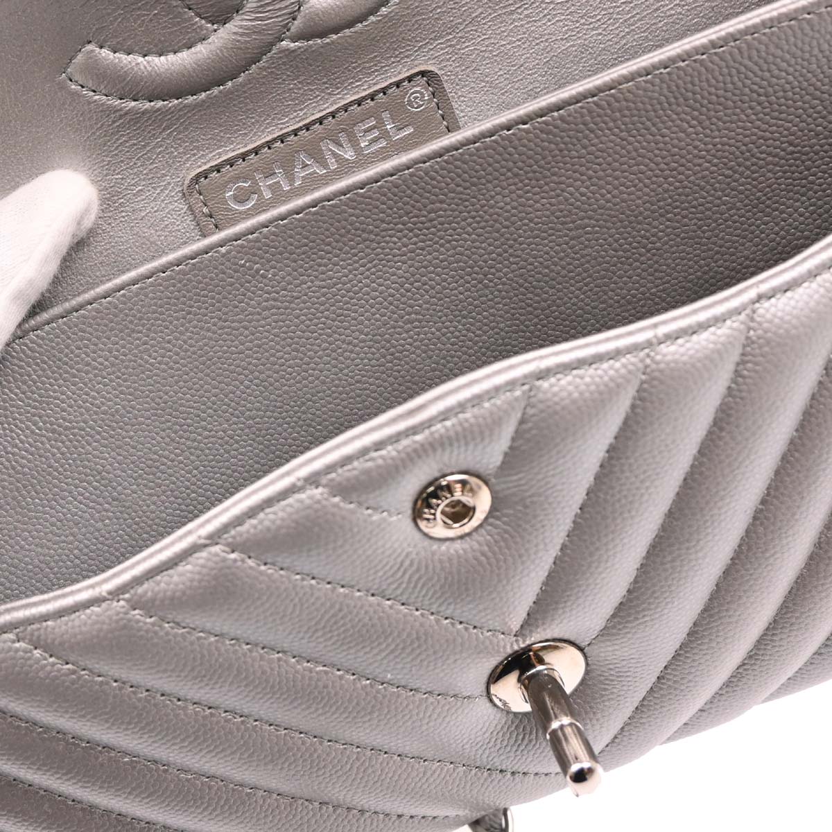 Chanel 2016-2017 Silver Caviar Chevron Medium Classic Double Flap Shoulder Bag - Image 9
