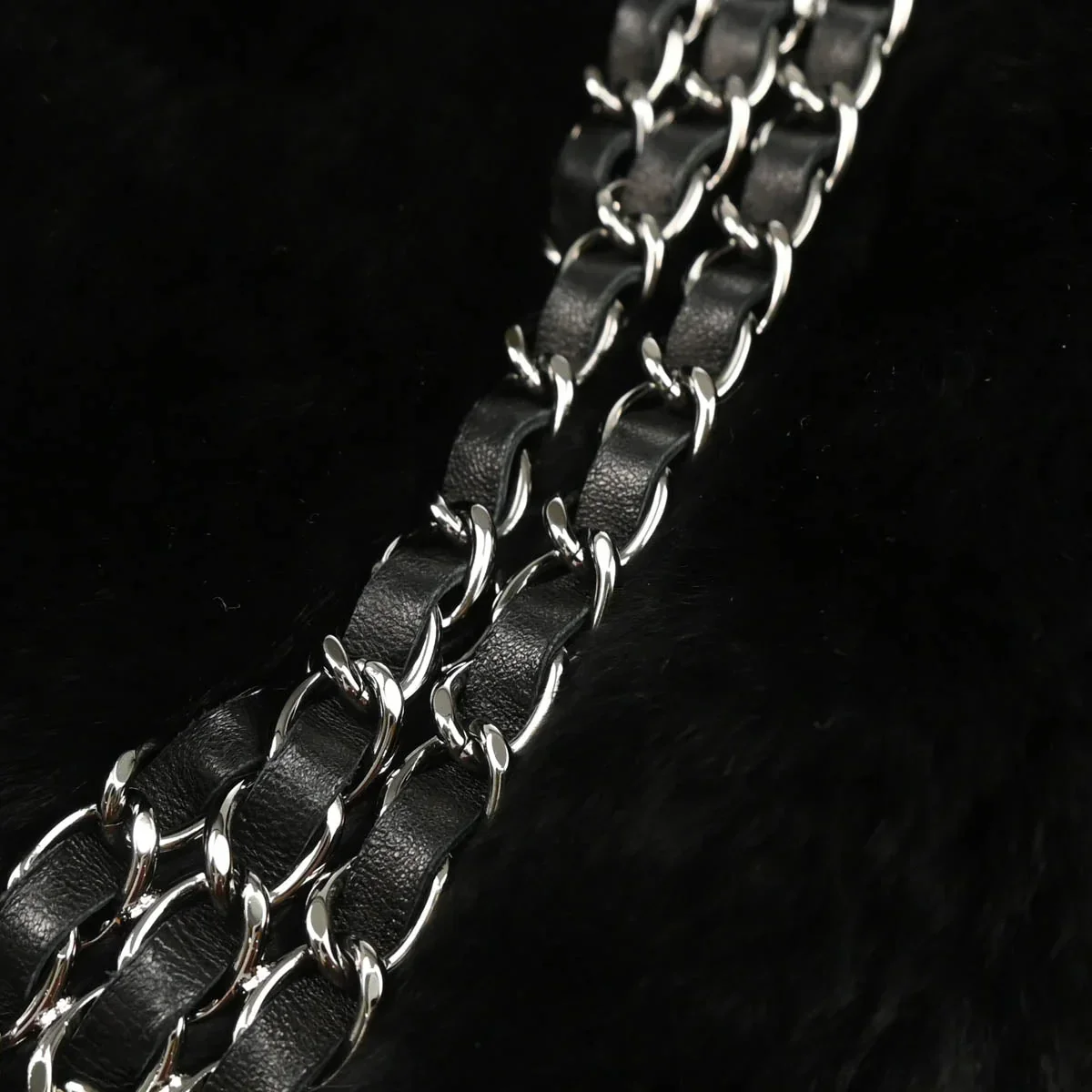 Chanel 2005-2006 Rabbit Fur Chain Handbag - Image 6