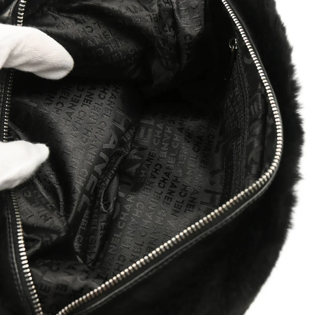 Chanel 2005-2006 Rabbit Fur Chain Handbag - Image 8