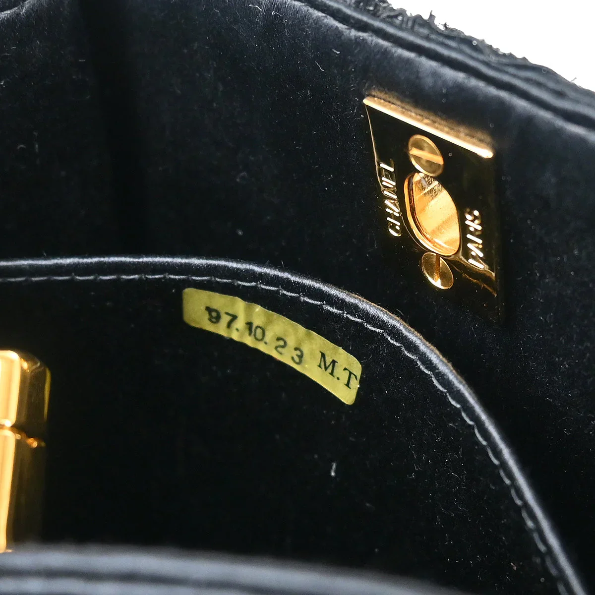 Chanel 1997-1999 Black Satin Lace Double Sided Turnlock Handbag - Image 9