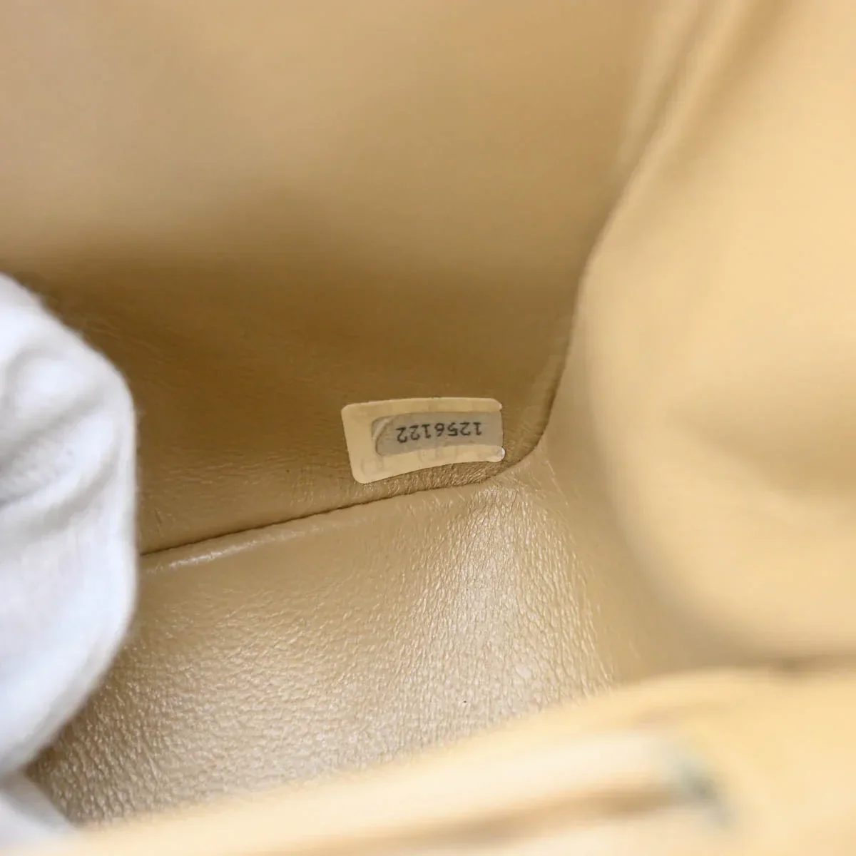 Chanel 1989-1991 Beige Lambskin Turnlock Small Full Flap Shoulder Bag - Image 11