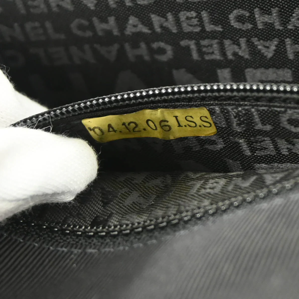 Chanel 2004-2005 Black Canvas Emblem Shoulder Bag - Image 9