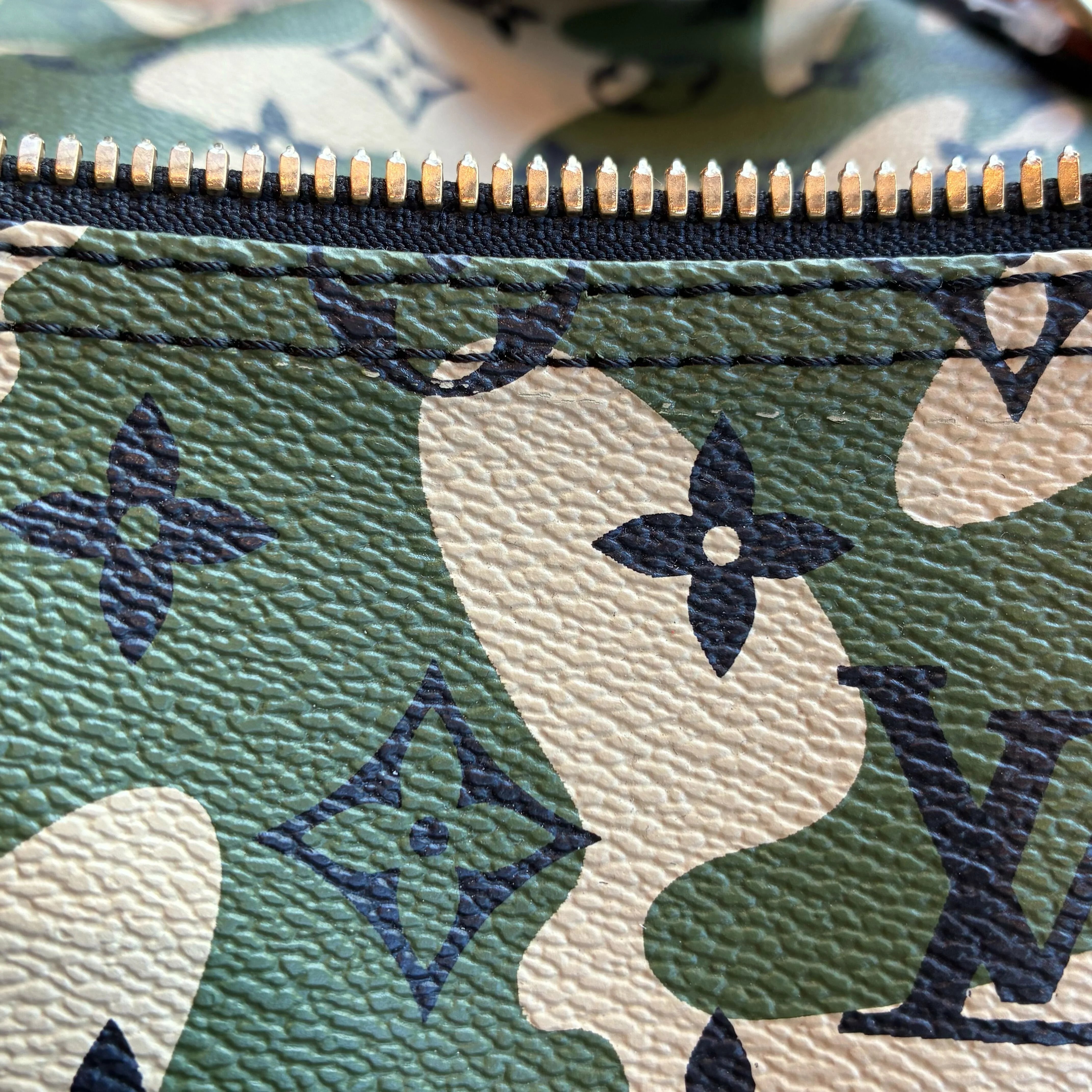 Louis Vuitton 2008 Monogramouflage Keepall Bandouliere 55 Duffel Bag M95774 - Image 12