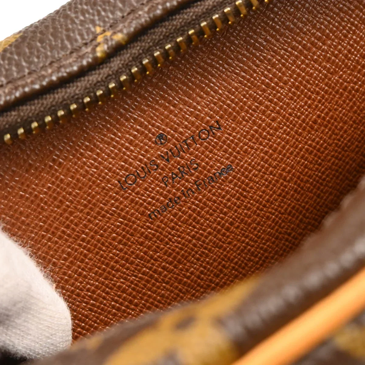 Louis Vuitton 2009 Monogram Amazon Crossbody Bag M45236 - Image 9