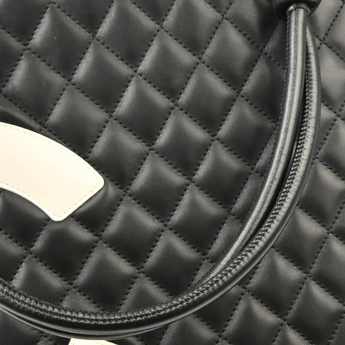 Chanel 2004-2005 Black Calfskin Cambon Ligne Tote Handbag - Image 7