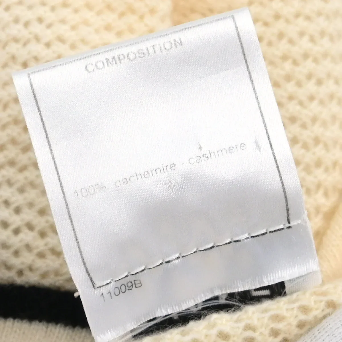 Chanel 2001 Short Sleeve Sweater Knit Top White #38 - Image 10