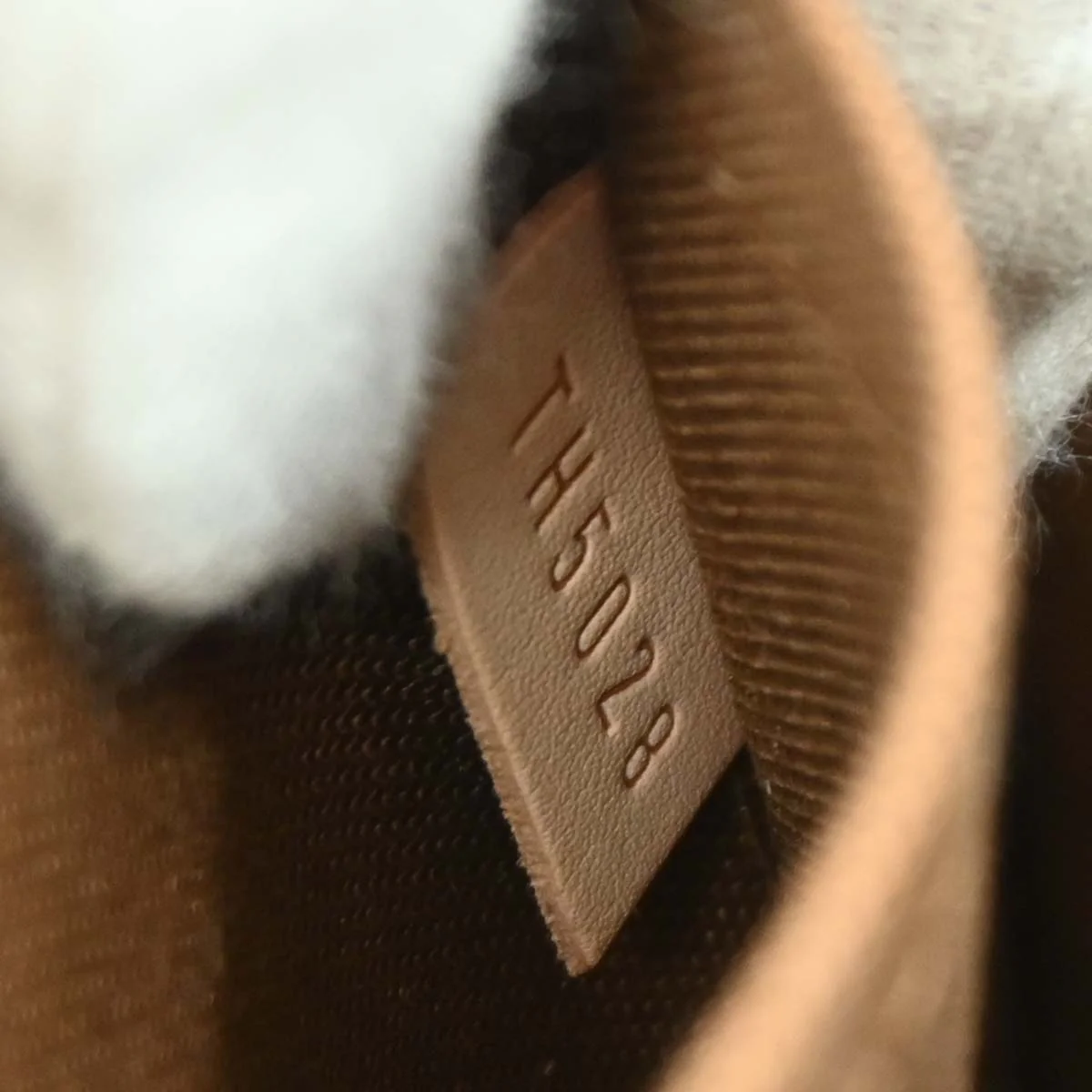 Louis Vuitton 2008 Monogram Sologne Shoulder Bag M42250 - Image 10