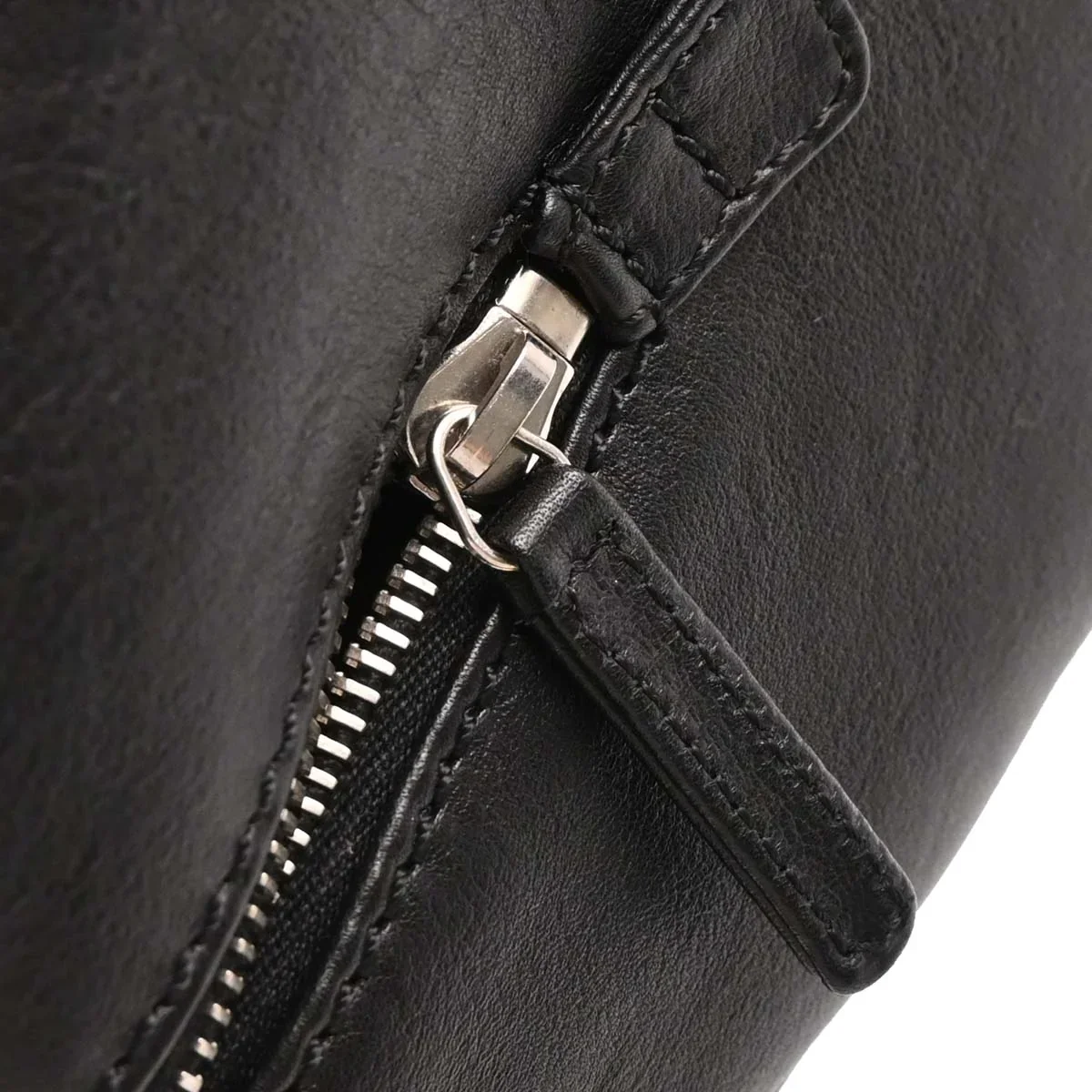 Chanel 2005-2006 Black Lambskin Chevron Handbag - Image 6