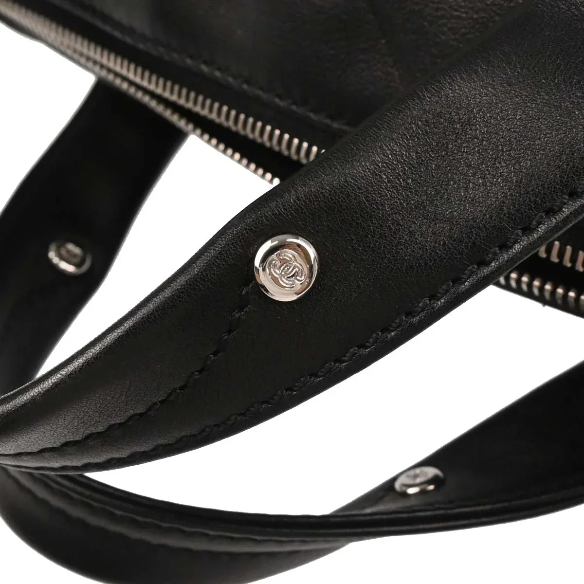 Chanel 2005-2006 Black Lambskin Chevron Handbag - Image 8