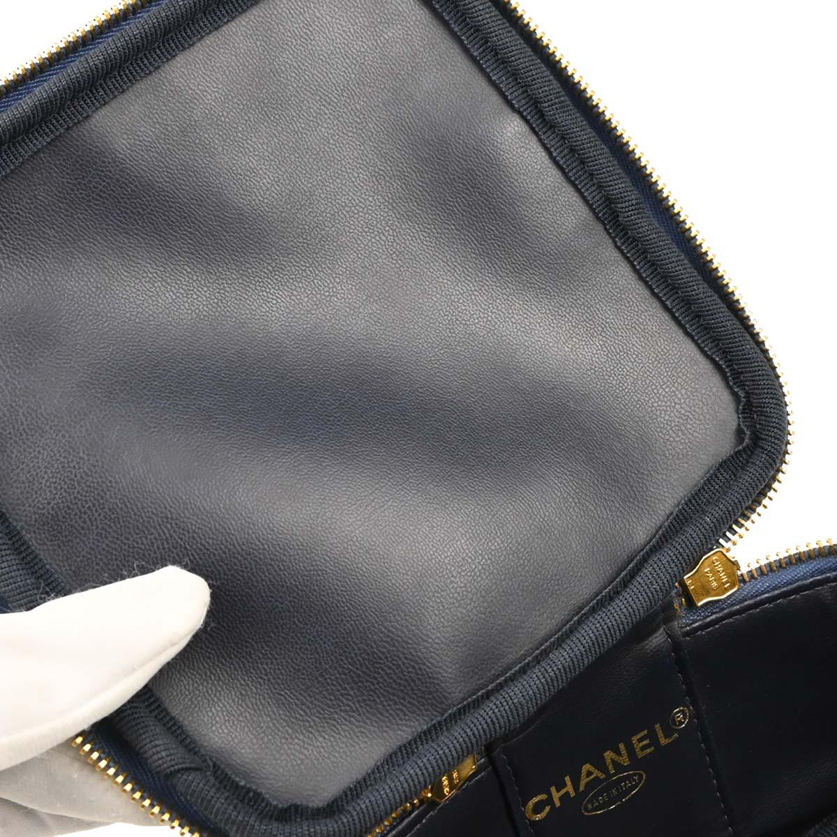 Chanel 1996-1997 Blue Denim Vanity Handbag - Image 7