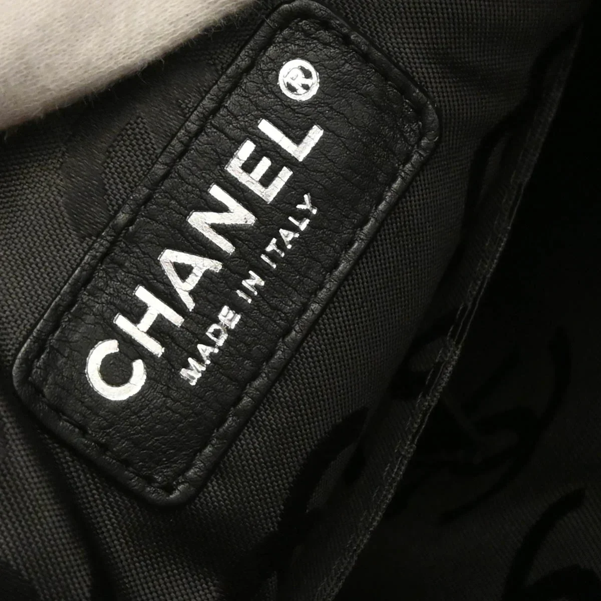 Chanel 2005-2006 Pink Black Calfskin Cambon Ligne Crossbody Bag - Image 9