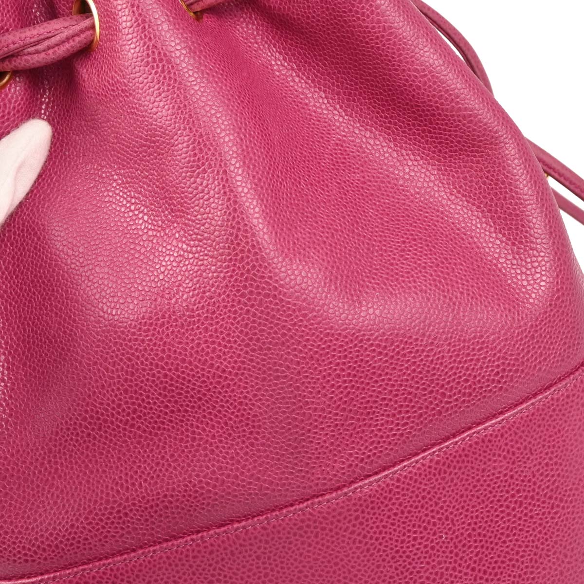 Chanel 1991-1994 Pink Caviar Bucket Drawstring Shoulder Bag - Image 4