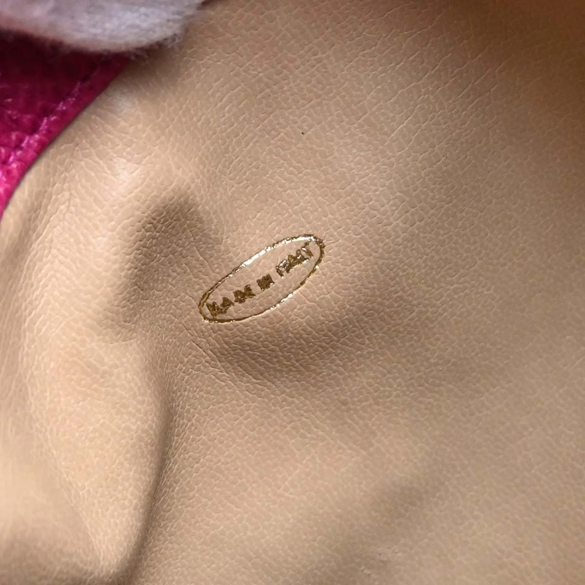 Chanel 1991-1994 Pink Caviar Bucket Drawstring Shoulder Bag - Image 9