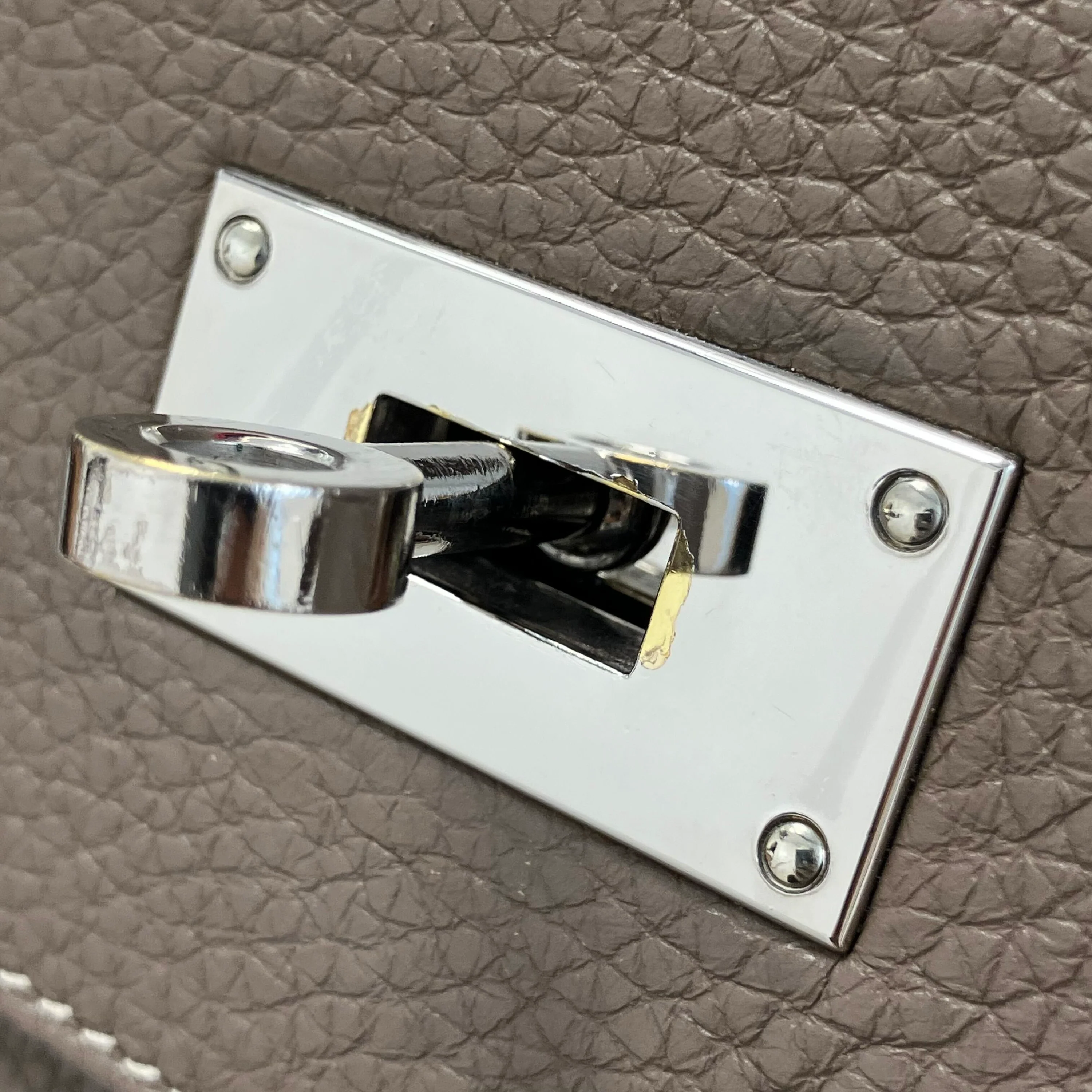 Hermes Etoupe Gray Togo Shoulder Kelly Handbag - Image 21