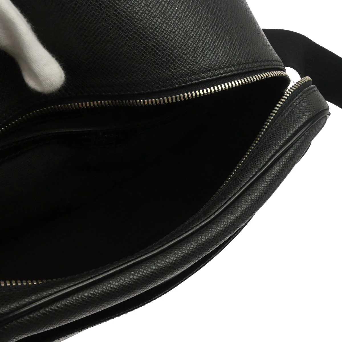 Louis Vuitton Black Taiga Reporter PM Shoulder Bag M30152 - Image 15