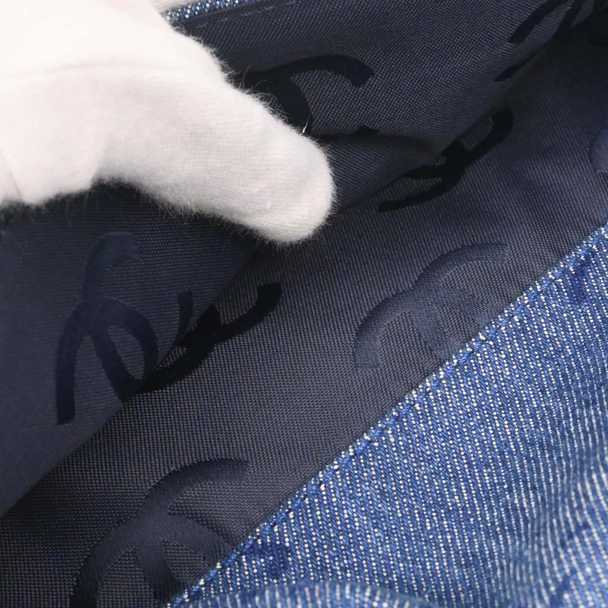 Chanel 2002-2003 Blue Denim Acrylic Chain Straight Flap Shoulder Bag - Image 15