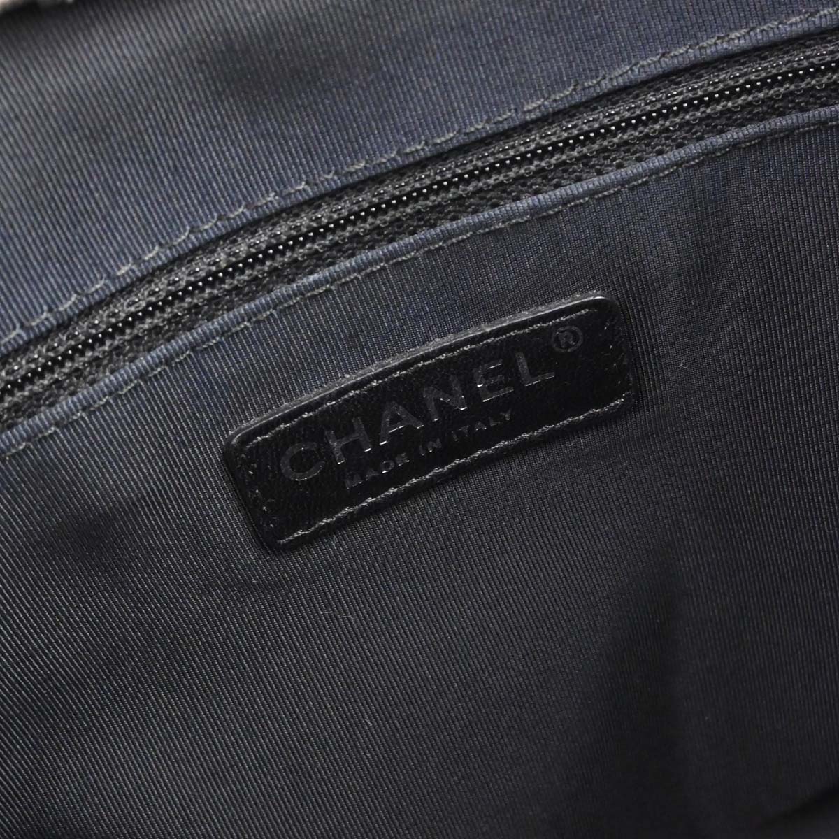 Chanel Metallic Silver Calfskin Chain Me Tote Handbag - Image 16