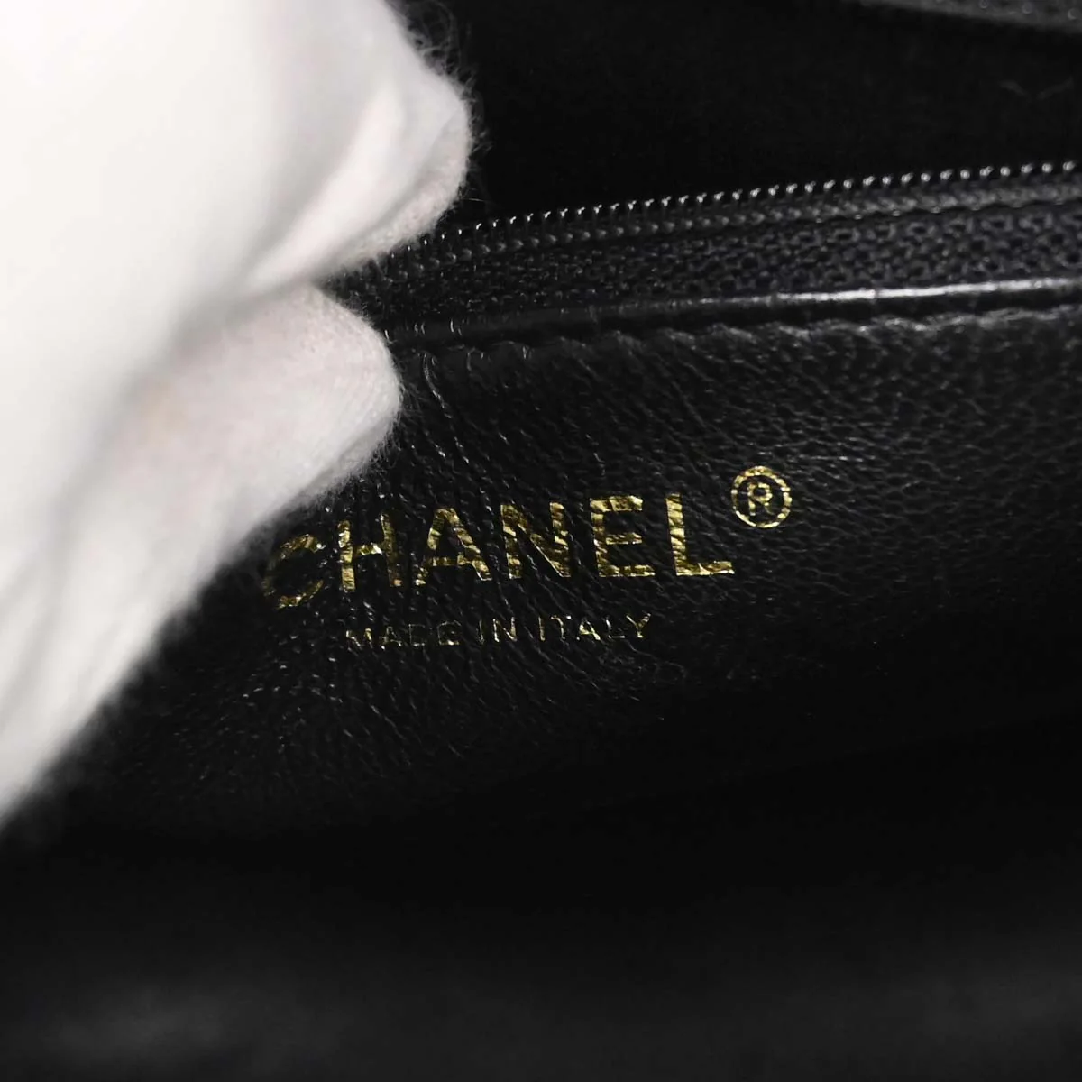 Chanel 2005-2006 Black Caviar Skin Medallion Tote Handbag - Image 19