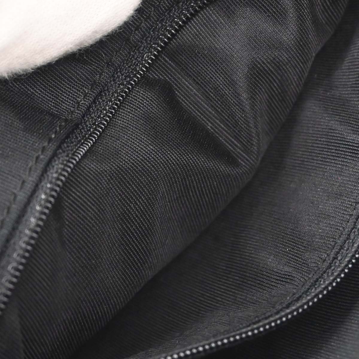 Chanel 2002-2003 Black Caviar Skin Chain Handbag - Image 15